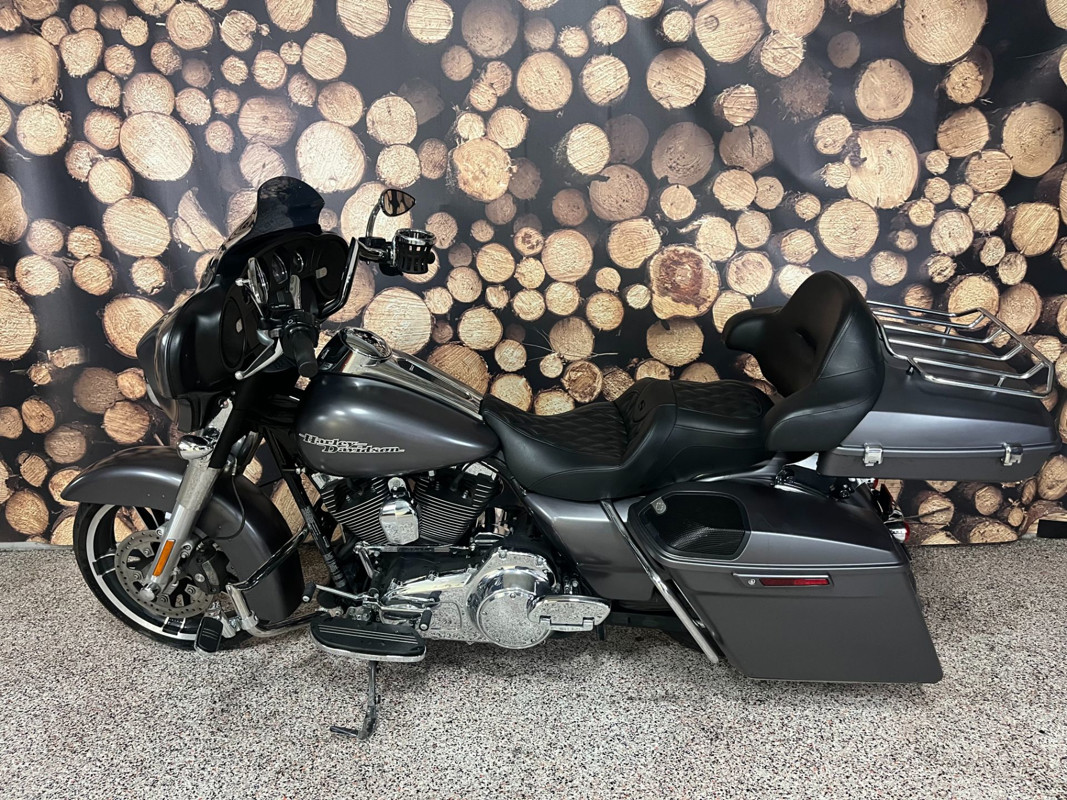 Street Glide®