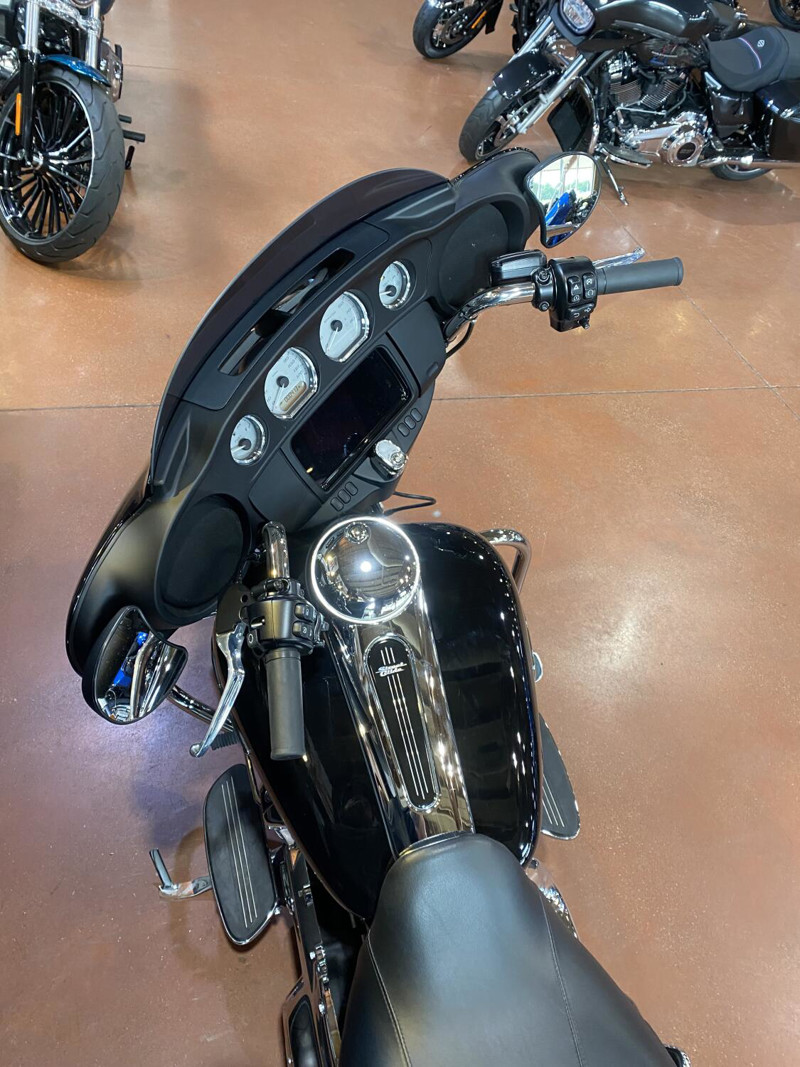 Street Glide®