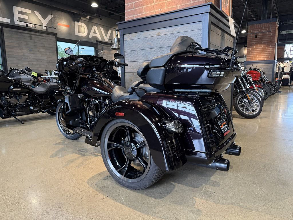CVO® Tri Glide® Ultra