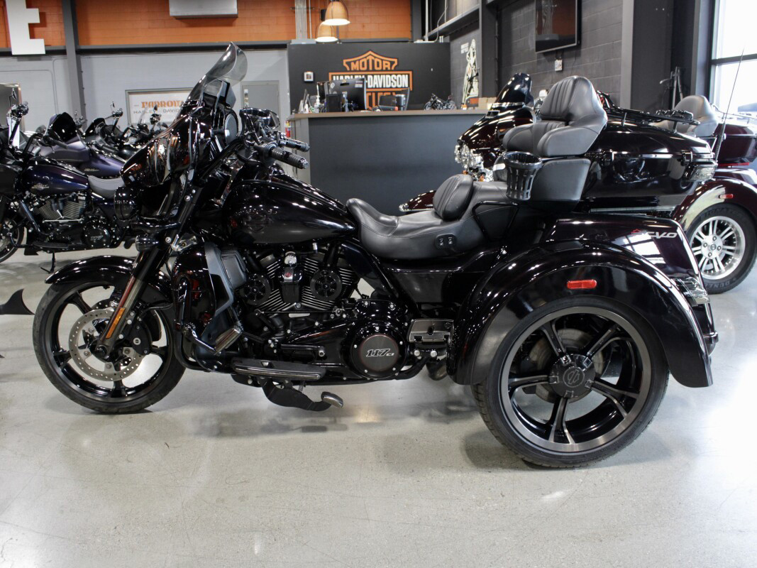 CVO® Tri Glide® Ultra