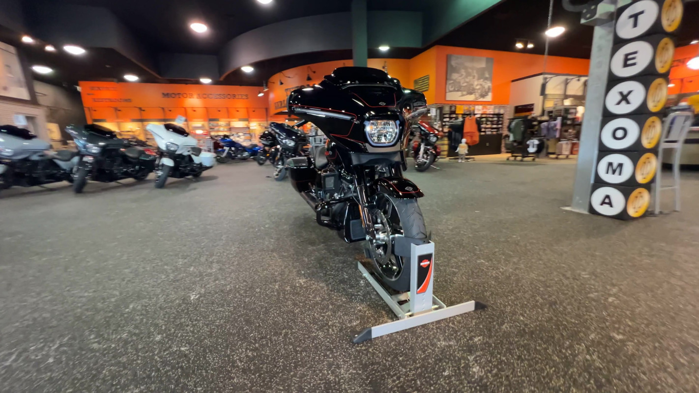 Street Glide®