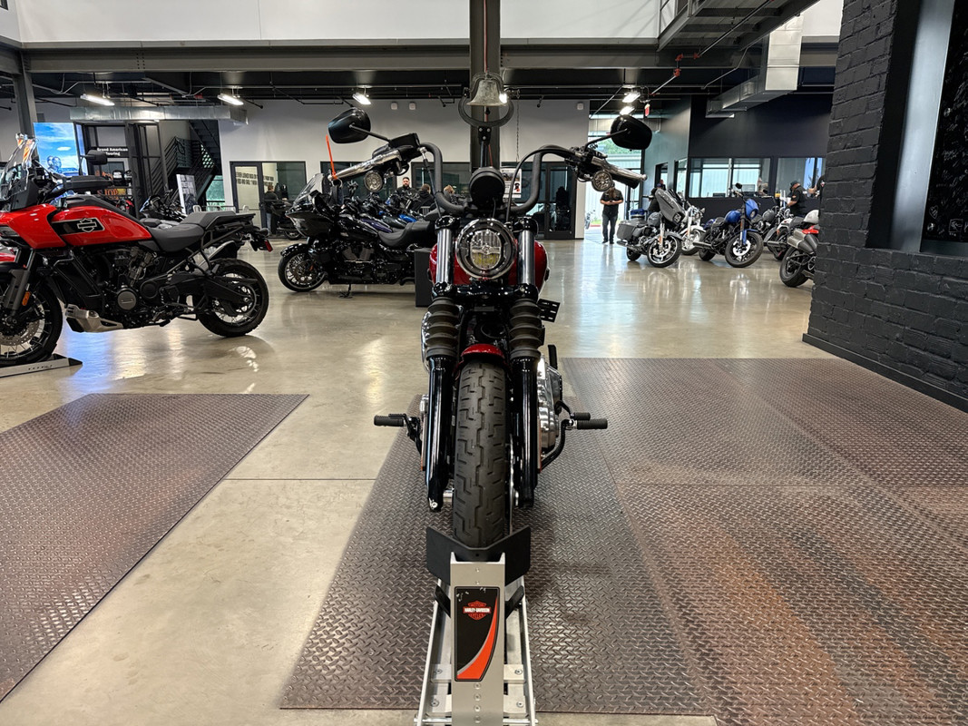 Street Bob®
