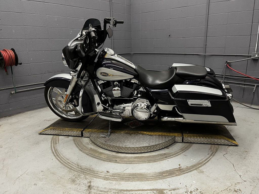 Street Glide®
