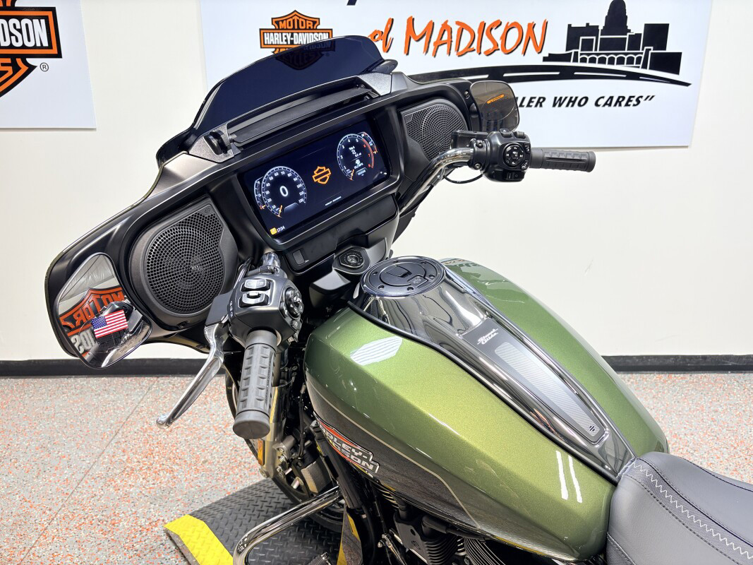 Street Glide®