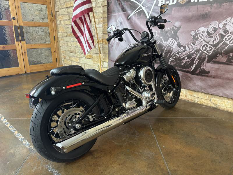 Street Bob®