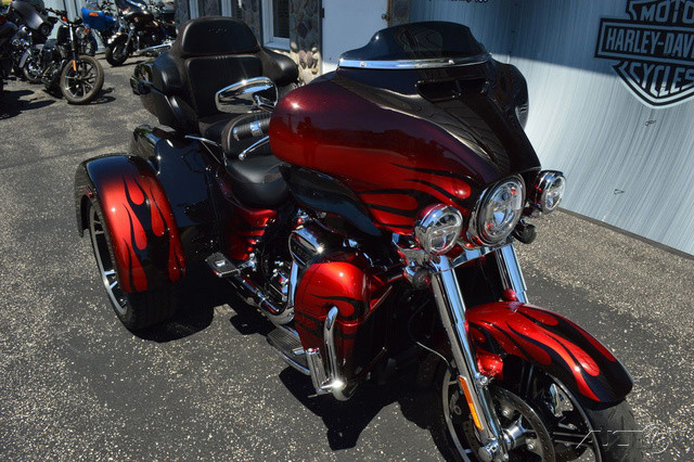 CVO® Tri Glide®