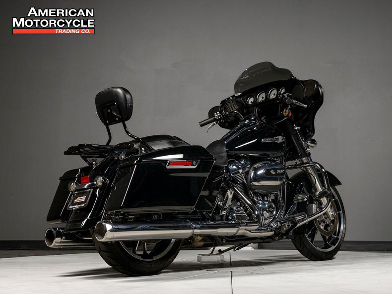 Street Glide®
