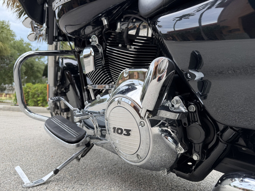 Street Glide®