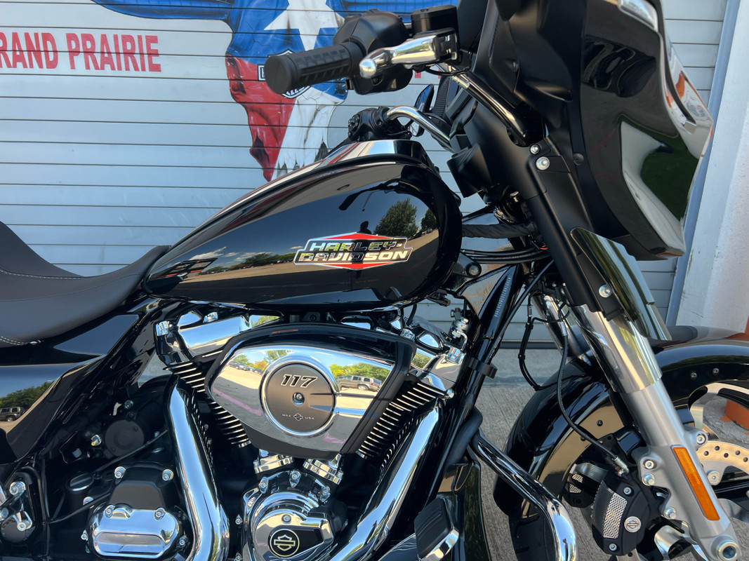 Street Glide®