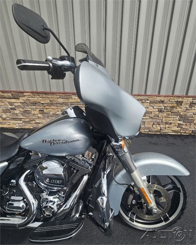 Street Glide®