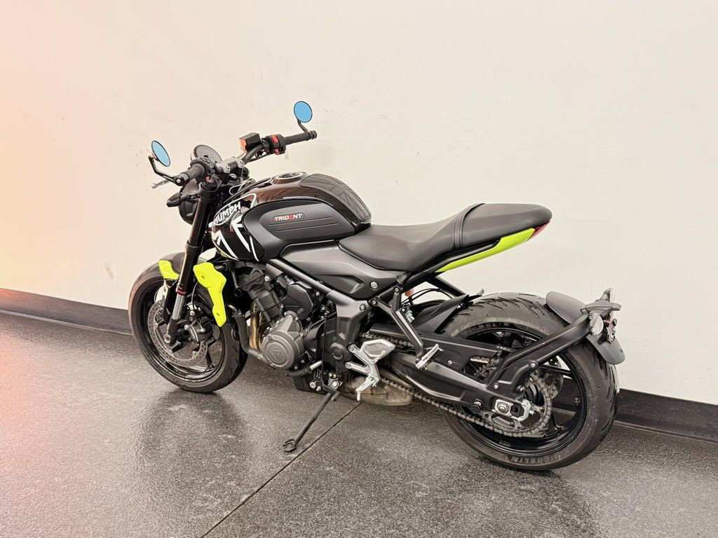 Trident 660