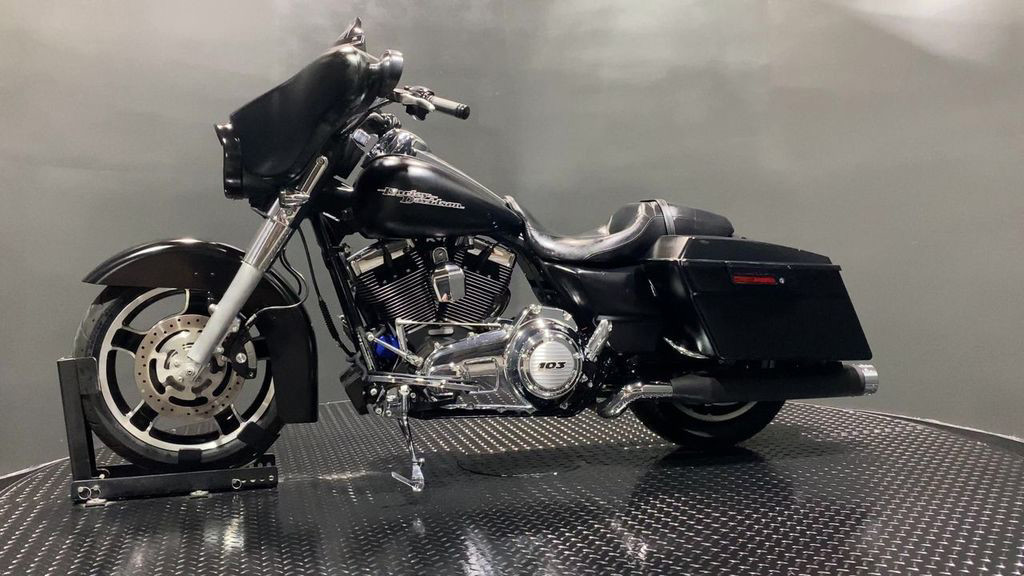 Street Glide®