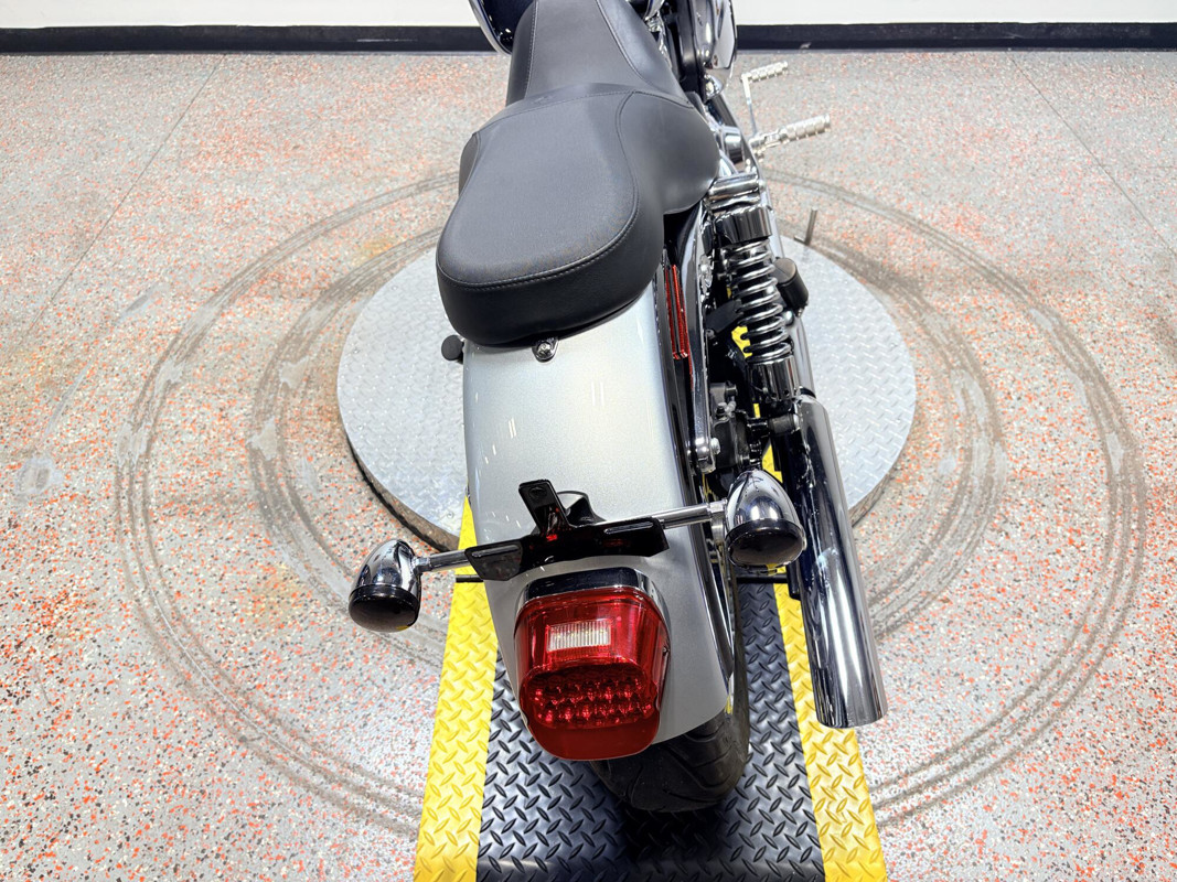 Dyna® Super Glide Custom
