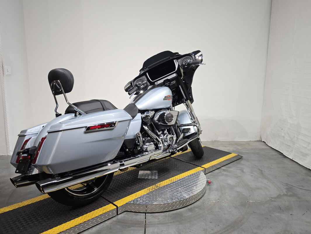 Street Glide®