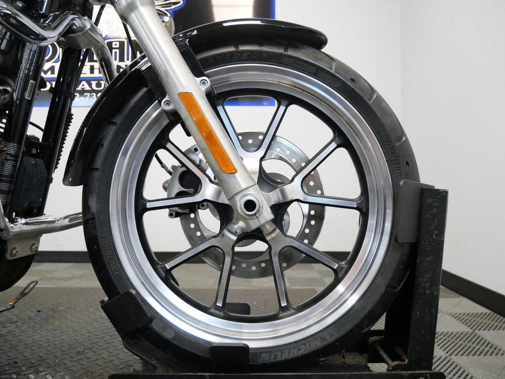 Sportster® SuperLow® 1200T