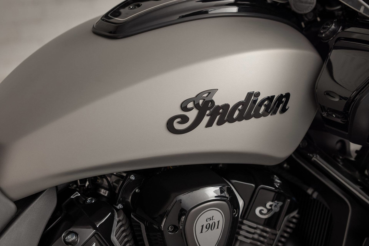 Pursuit Dark Horse Premium Package