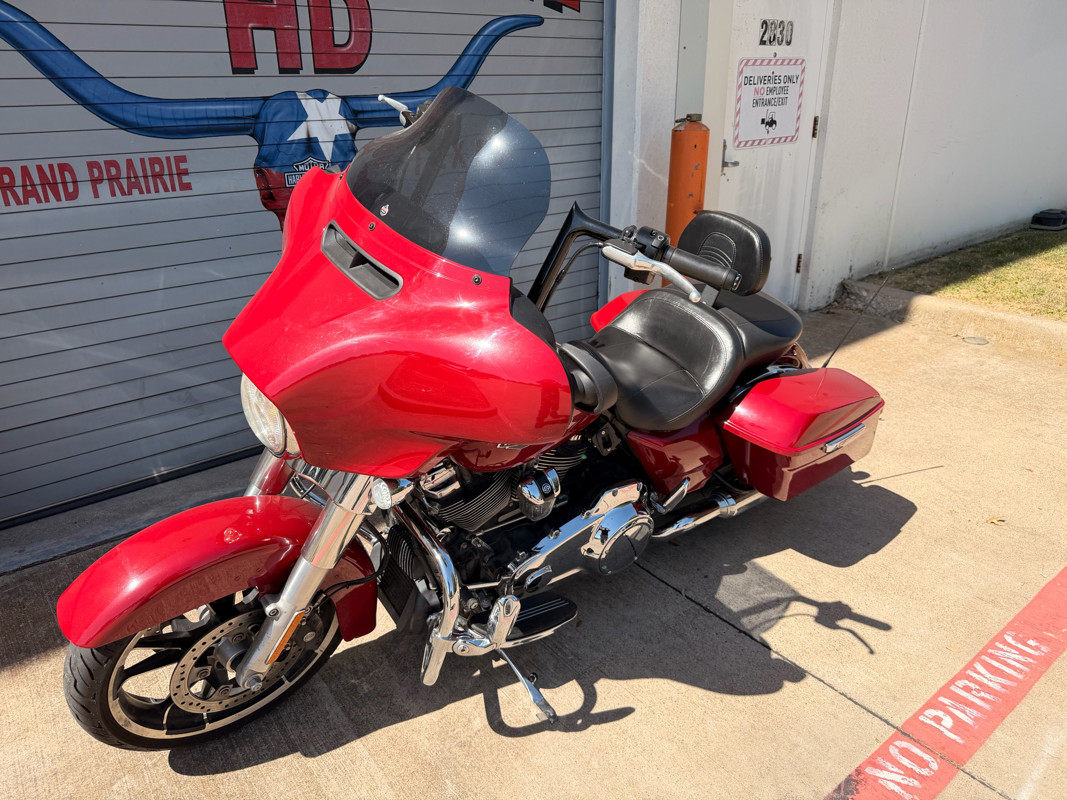 Street Glide®