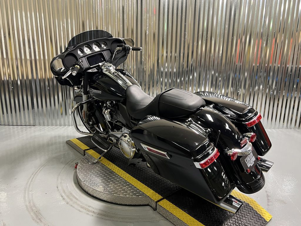 Street Glide®