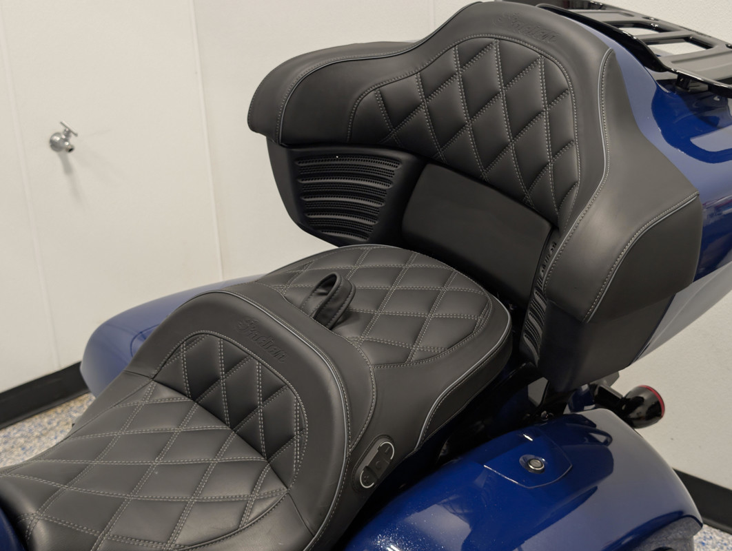 Pursuit Dark Horse 112