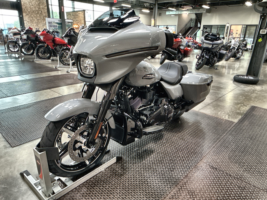 Street Glide®