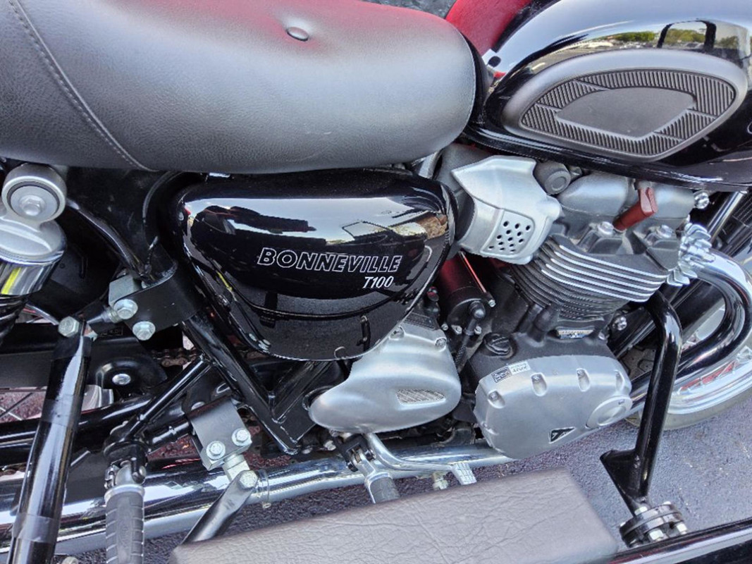 Bonneville T100