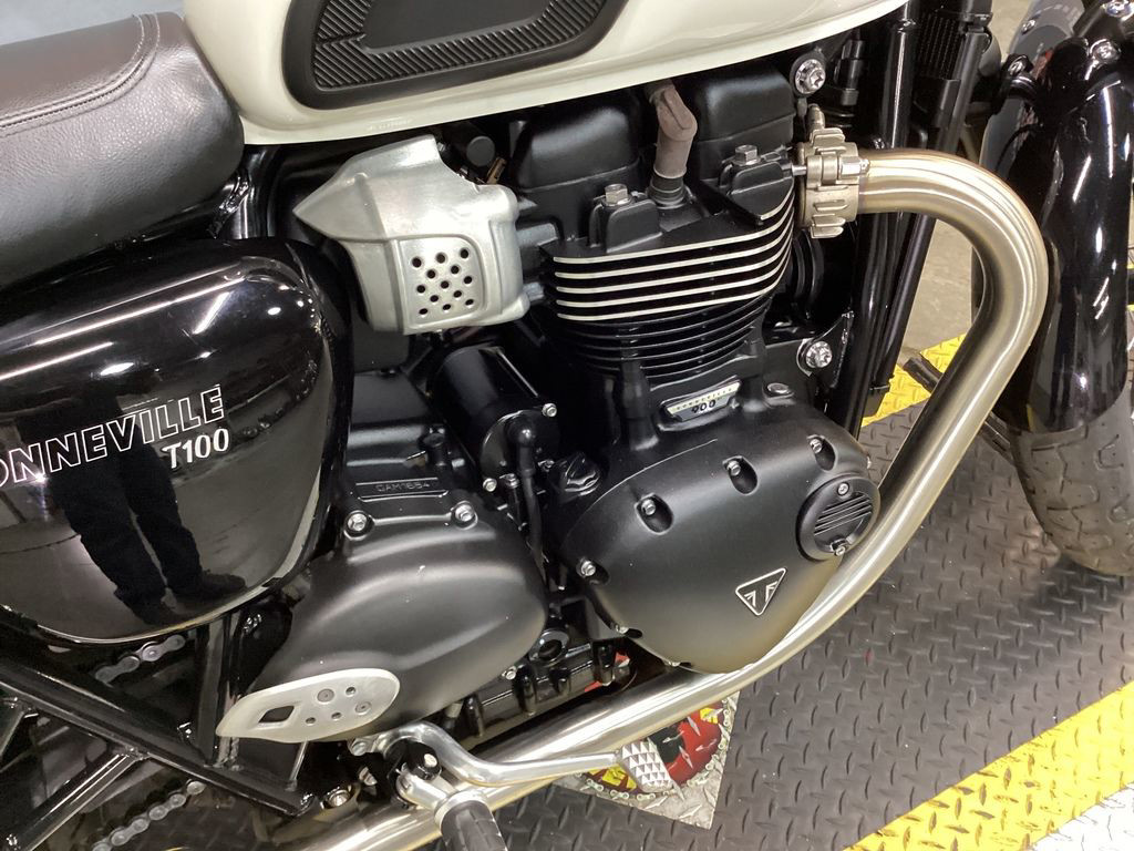 Bonneville T100