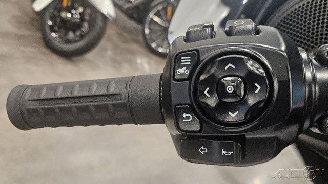 Street Glide®