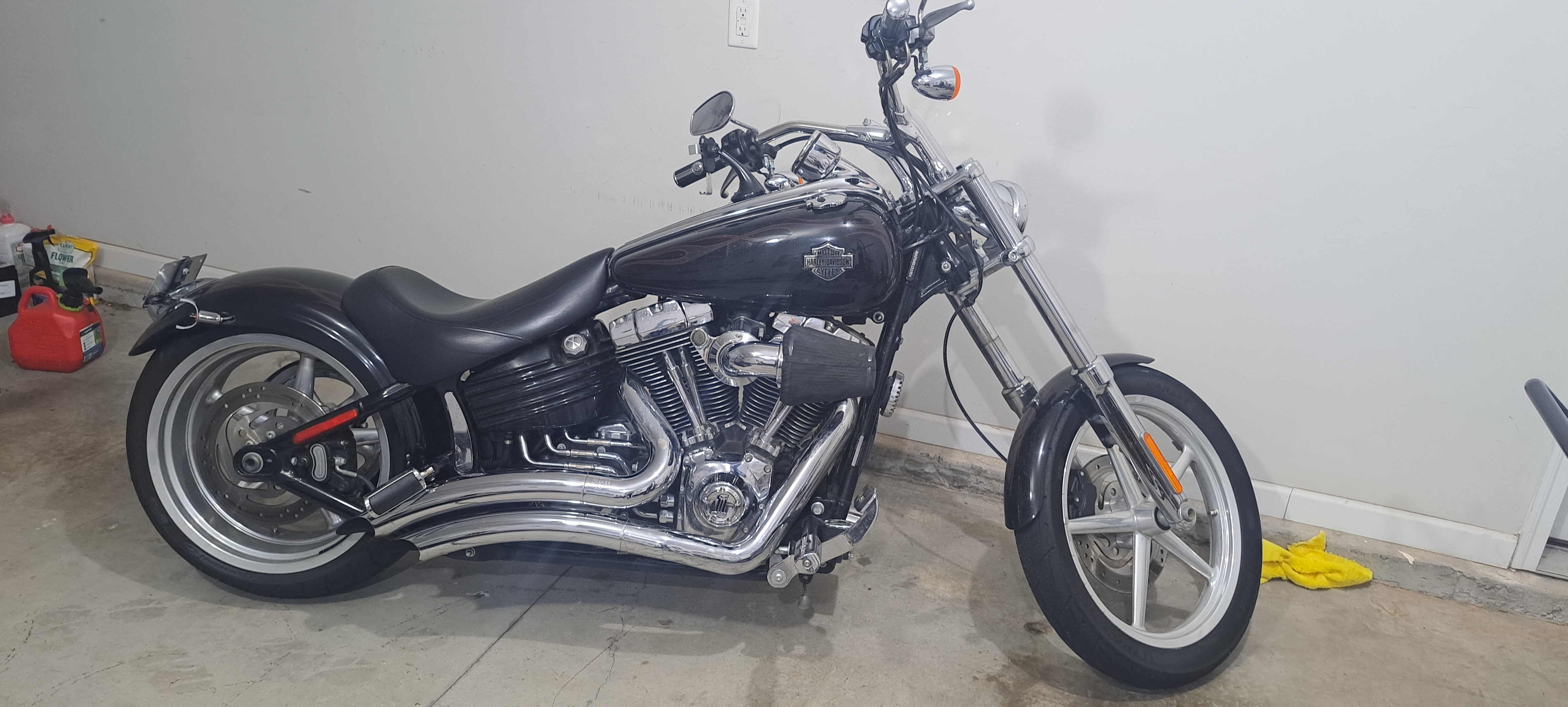 thumbnail interactive-video image 1 of Harley-Davidson Softail Rocker C FXCWC Motorcycle Cover – 2008-2011, SBU 1 of 2