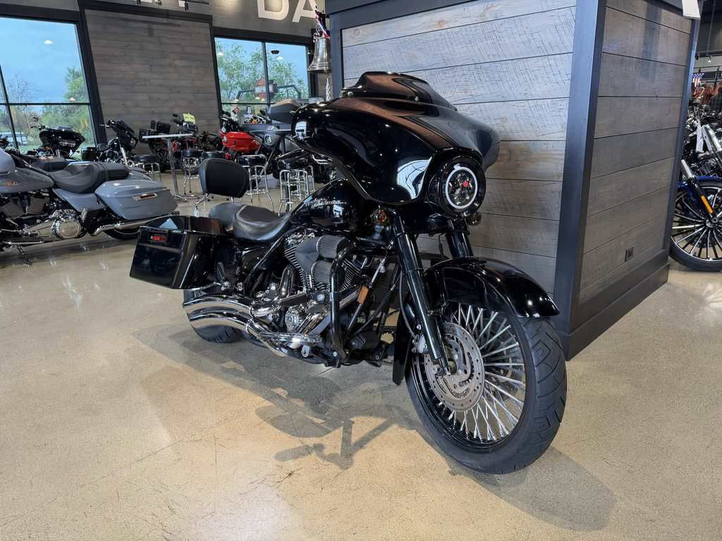 Street Glide®