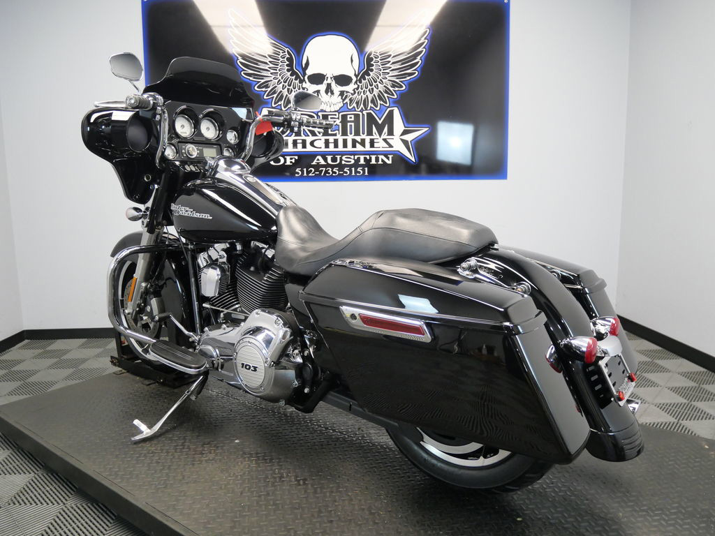 Street Glide®