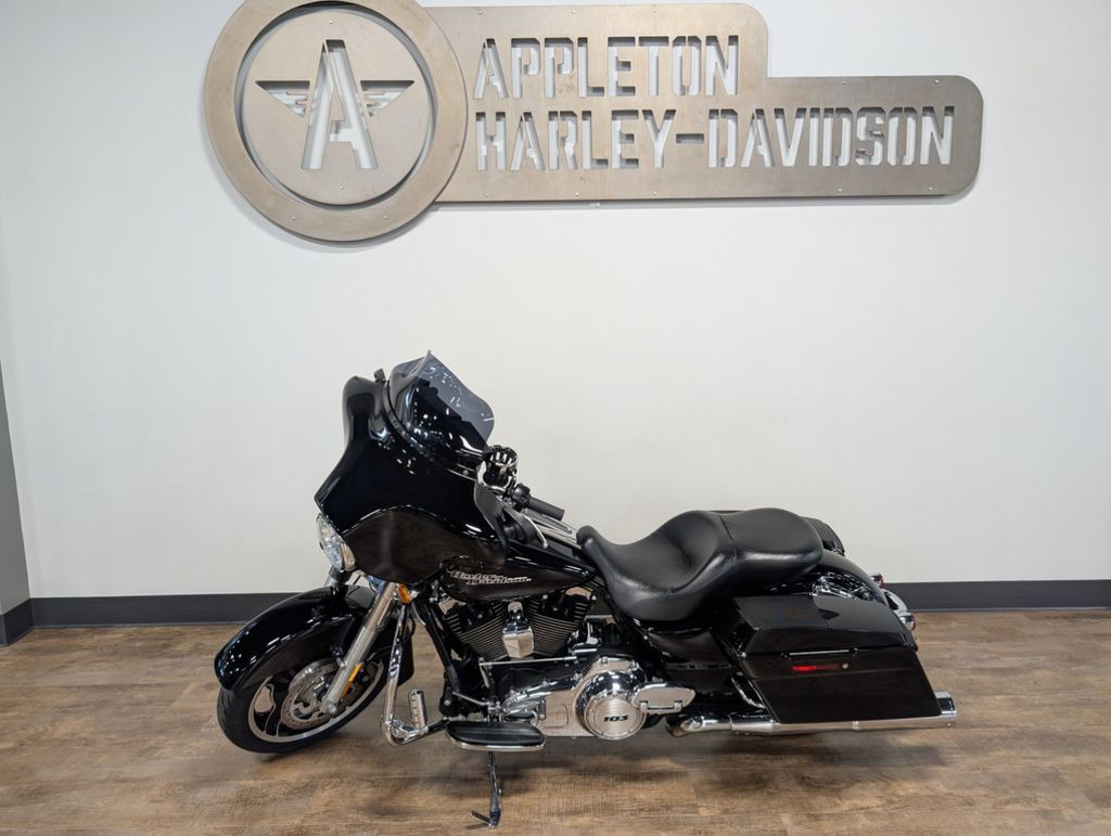 Street Glide®