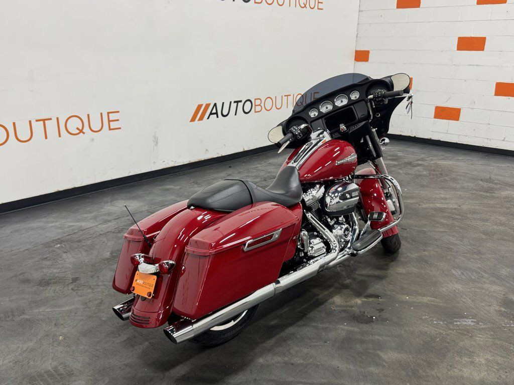 Street Glide®