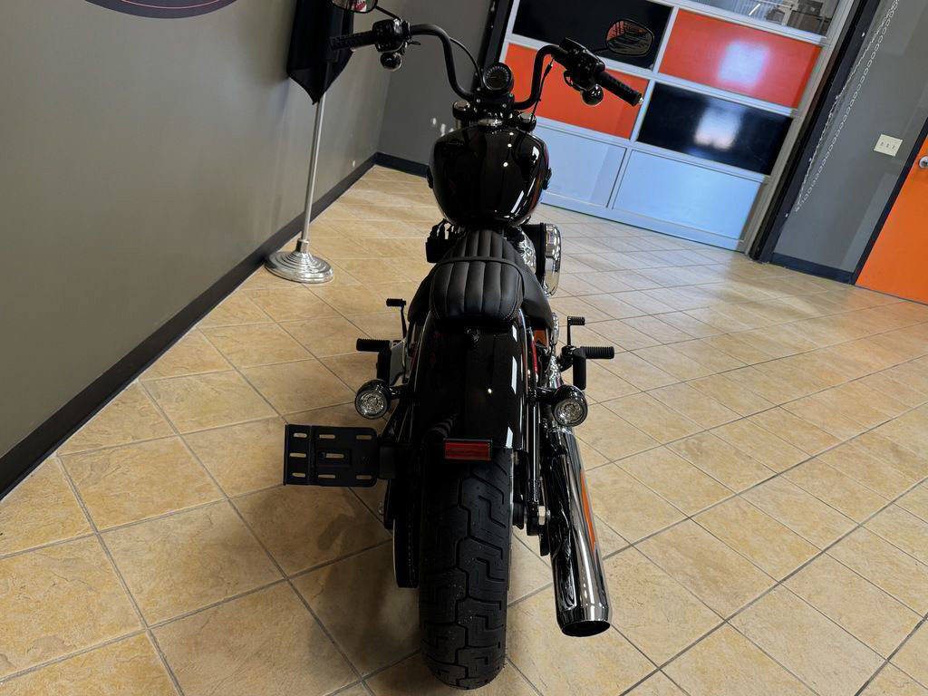 Street Bob®