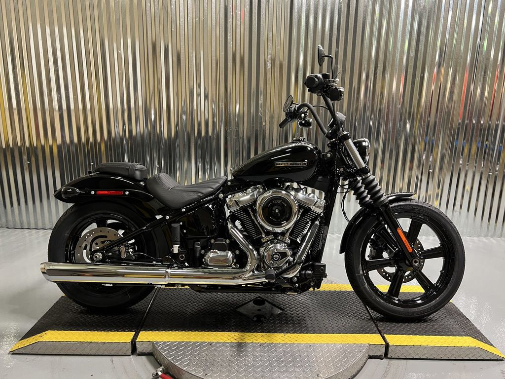 Street Bob®
