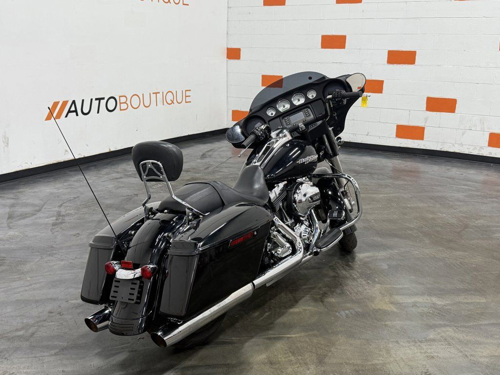 Street Glide®