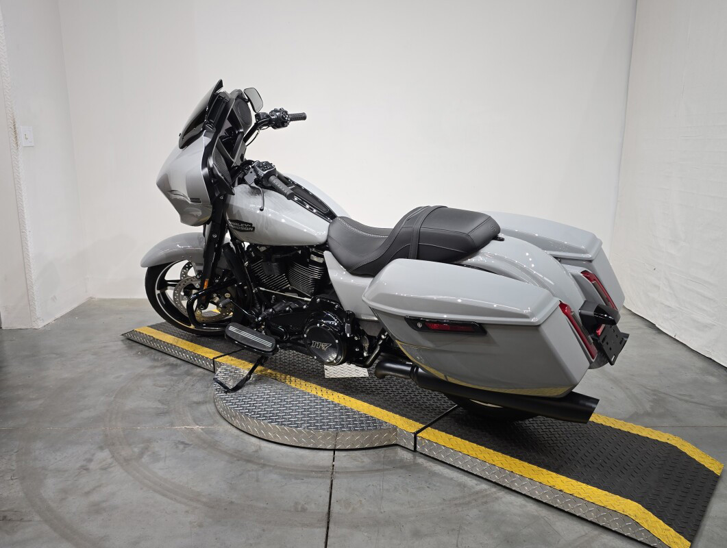 Street Glide®