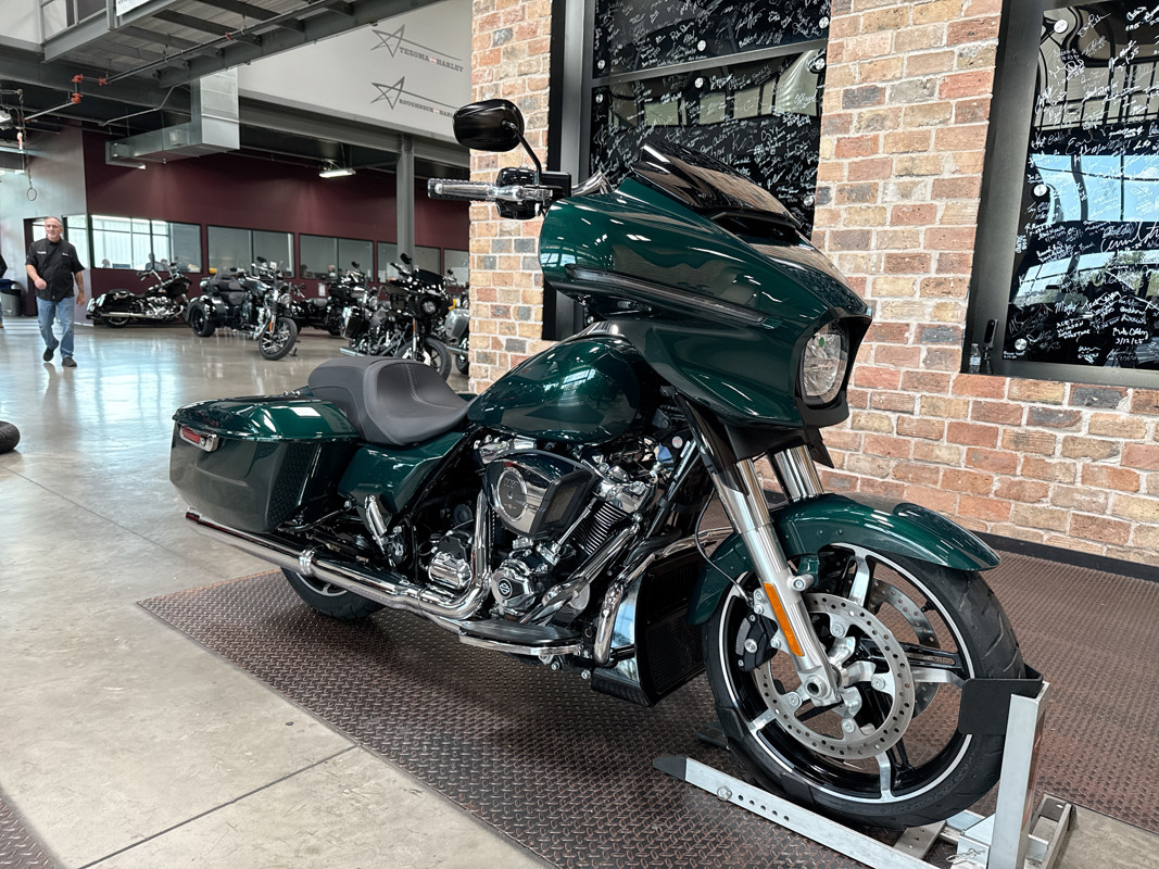 Street Glide®