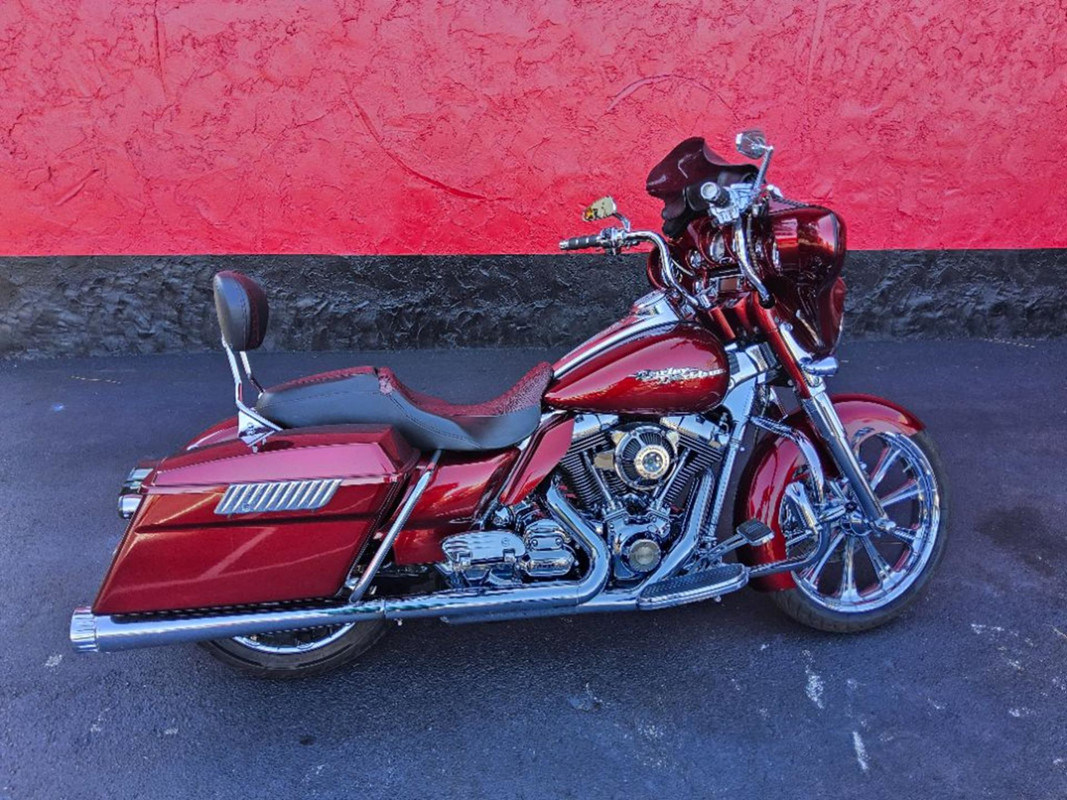 Street Glide®