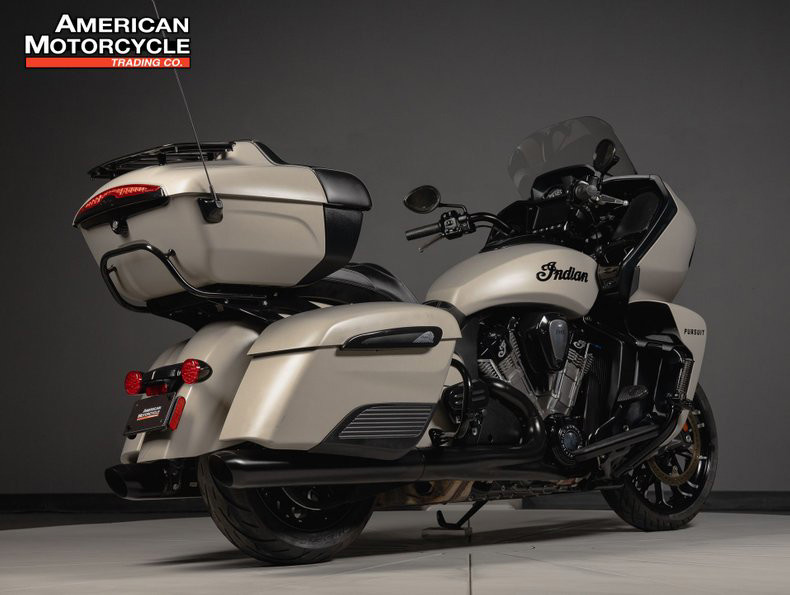 Pursuit Dark Horse Premium Package