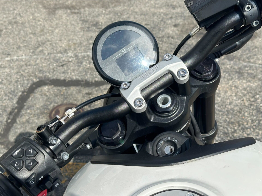 Trident 660