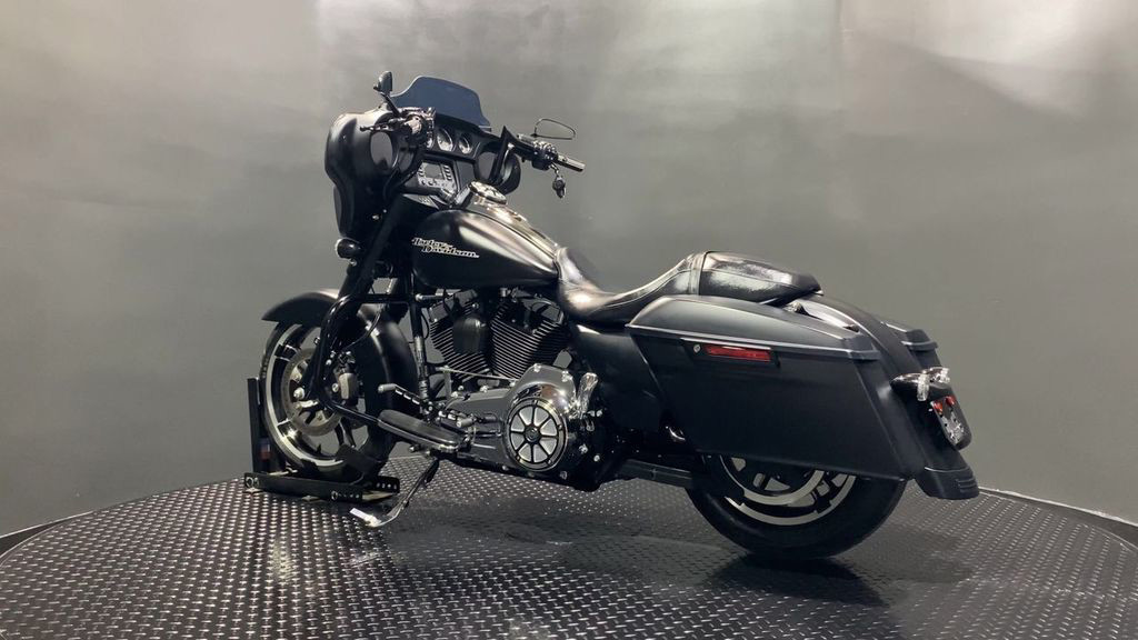 Street Glide®