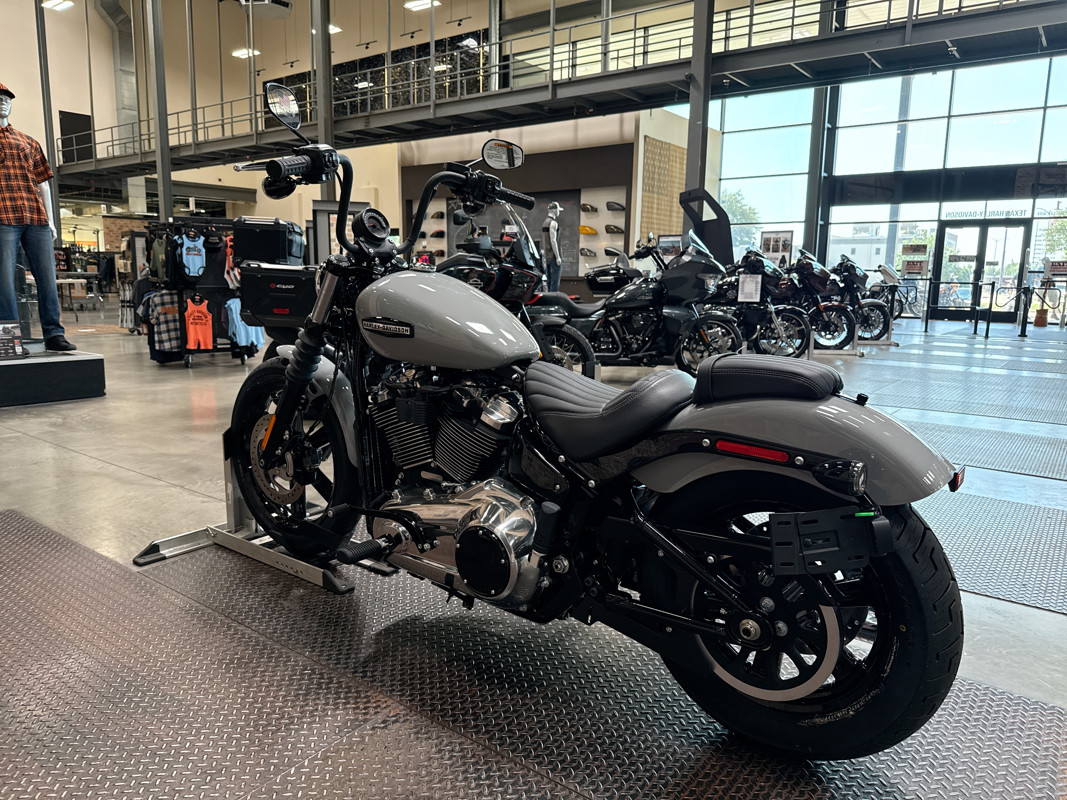 Street Bob®