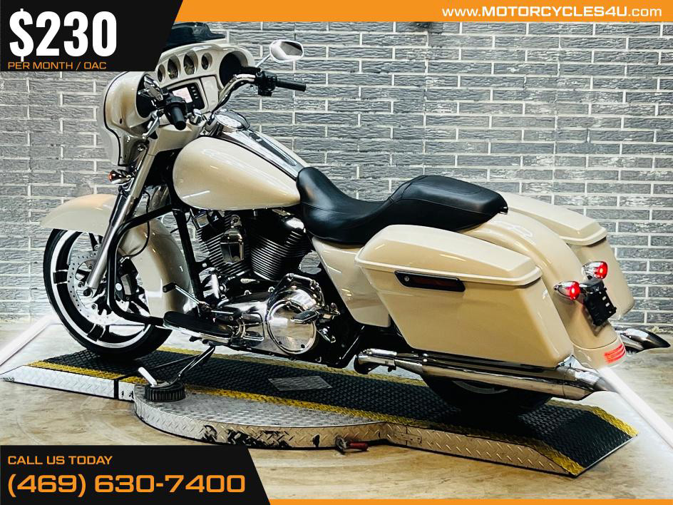 Street Glide®