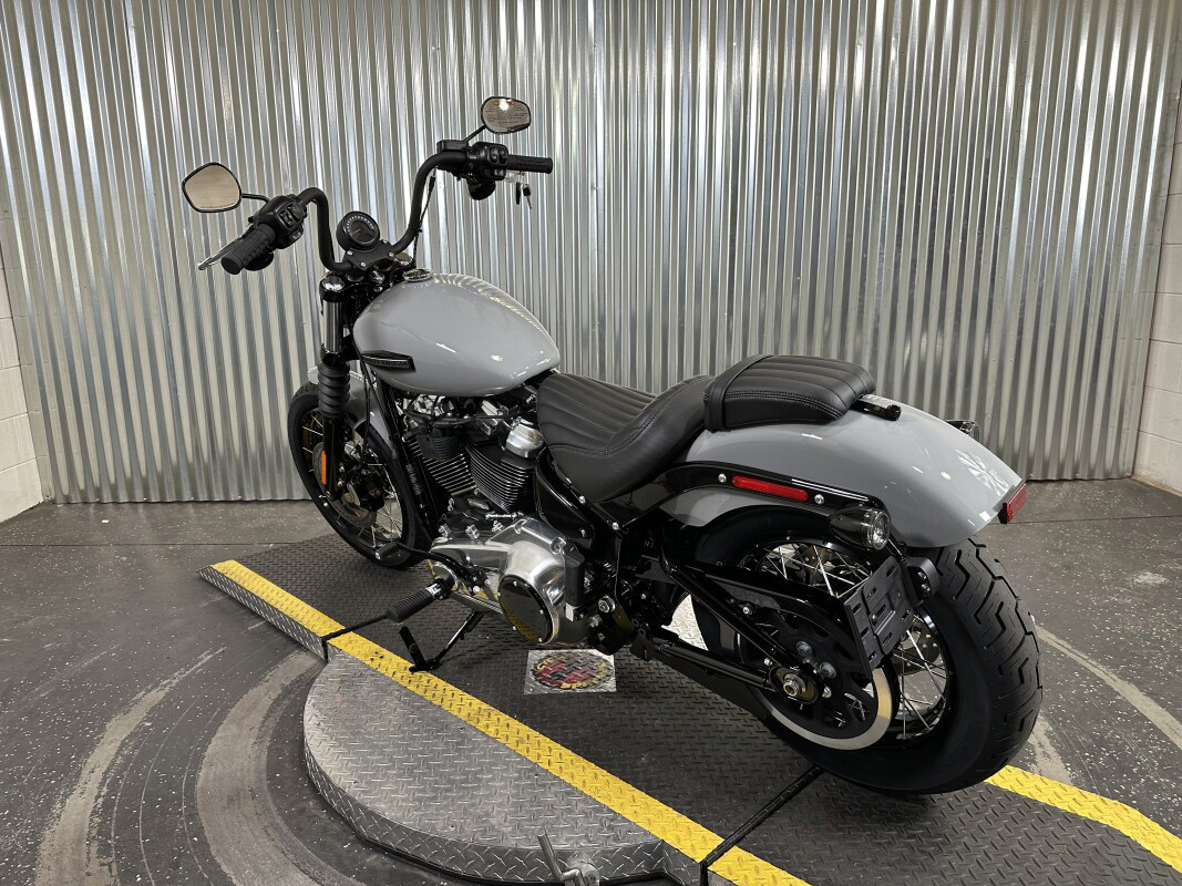 Street Bob®
