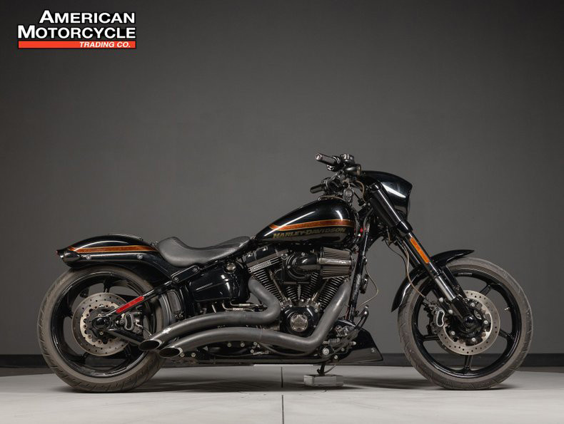 CVO® Pro Street Breakout®