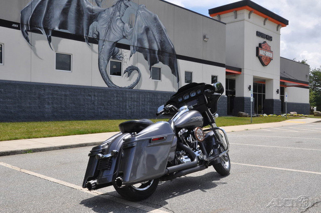Street Glide®