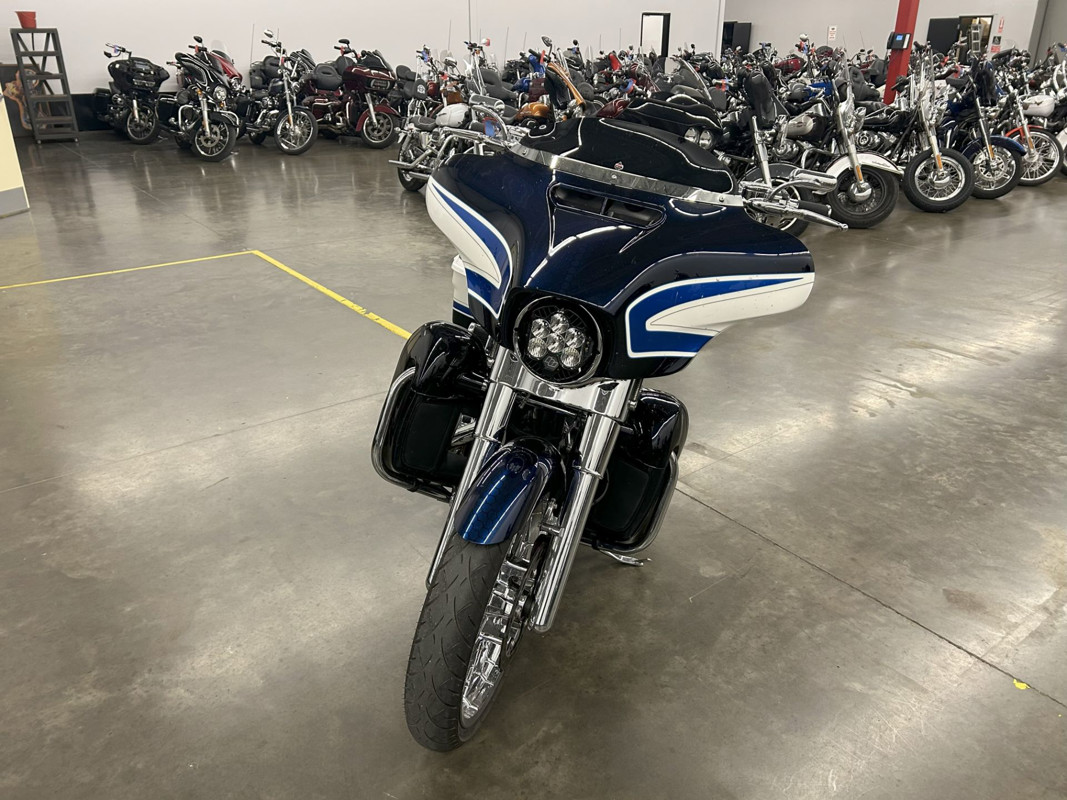 Street Glide®