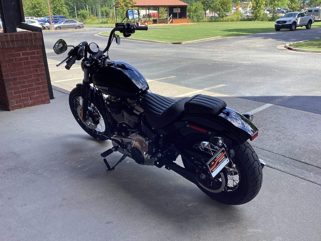 Street Bob®
