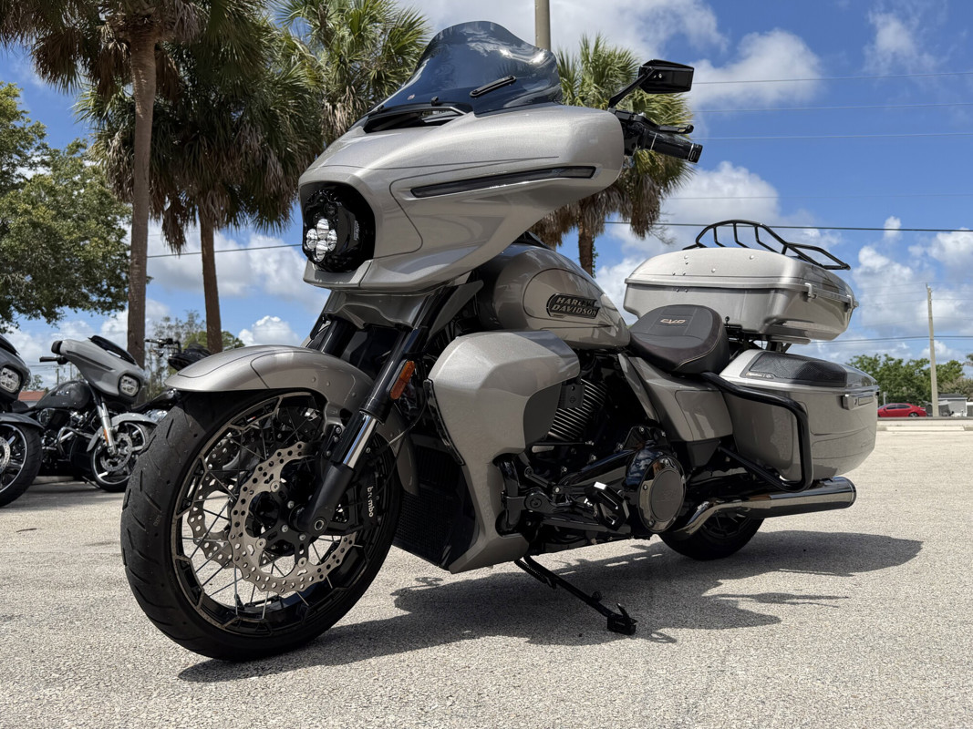 CVO® Street Glide®