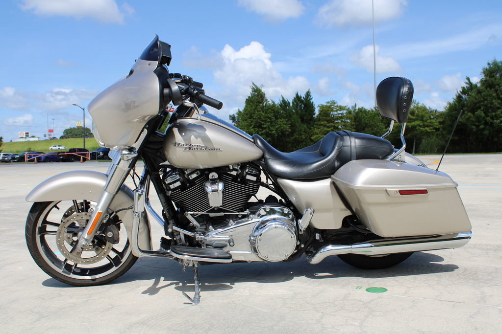 Street Glide®